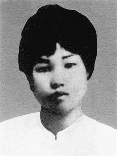 　　这是杨开慧像。杨开慧，1901年出生于湖南长沙县清泰乡板仓（今开慧镇开慧村）。1922年加入中国共产党。1930年10月，杨开慧被捕，1930年11月14日就义于长沙浏阳门外识字岭，年仅29岁。新华社发